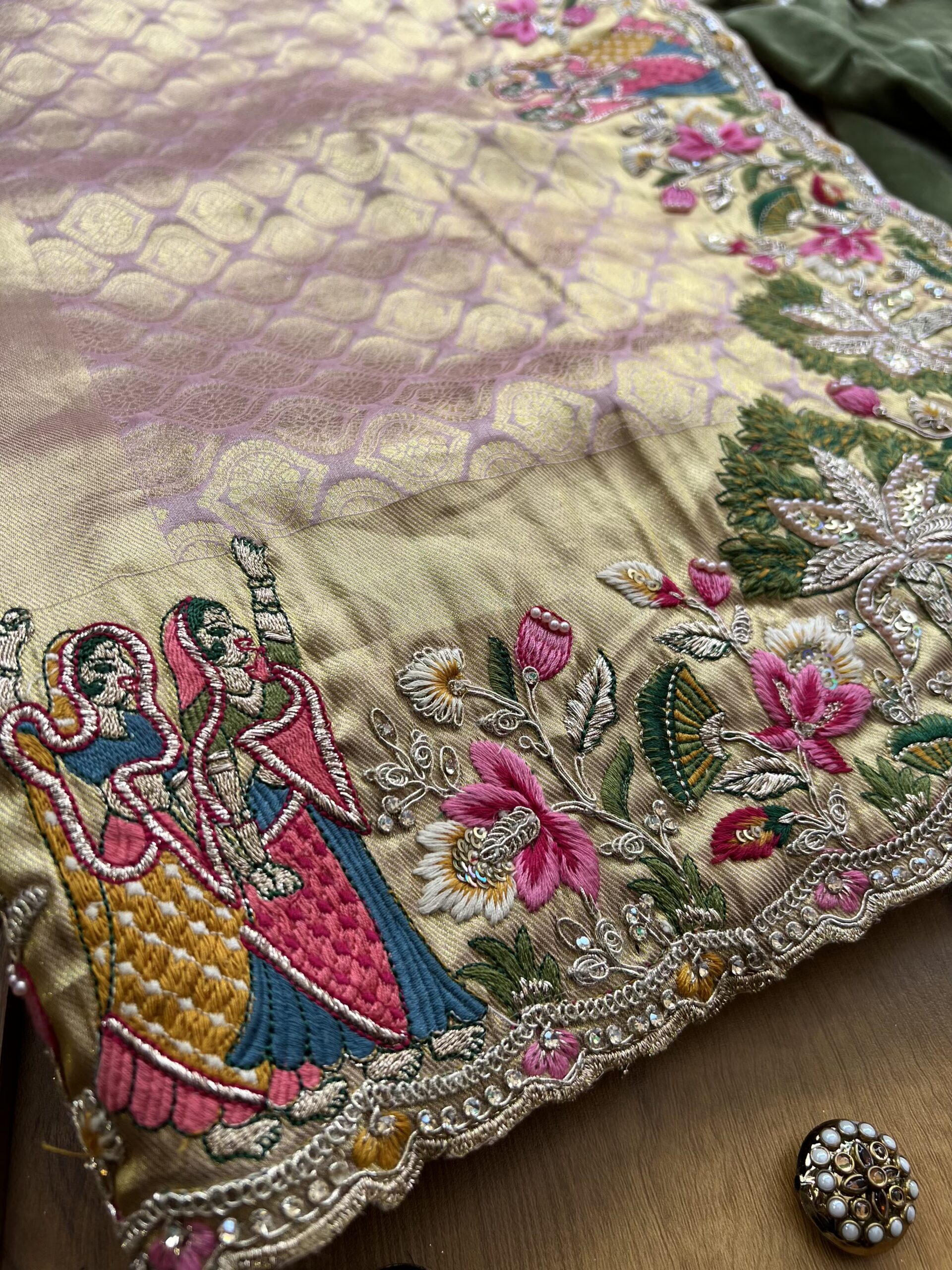 Baby Pink Gold Tone Pure Silk Saree With Vrindavan Scene Artwork - Image 3