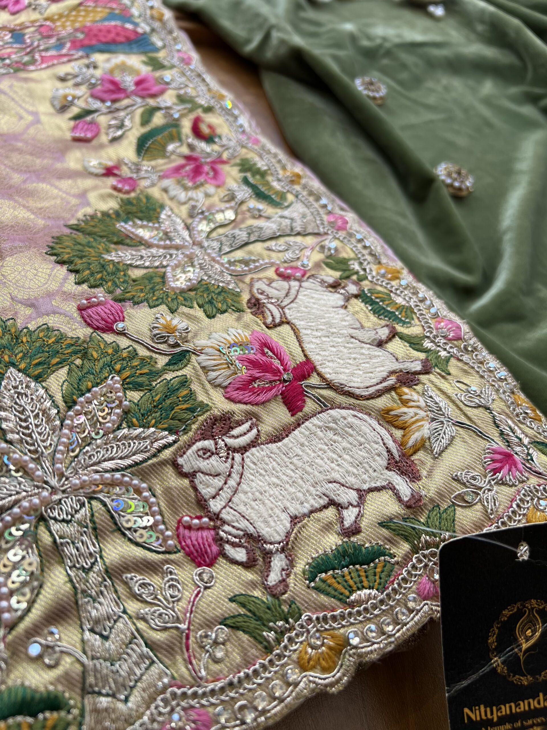 Baby Pink Gold Tone Pure Silk Saree With Vrindavan Scene Artwork - Image 2