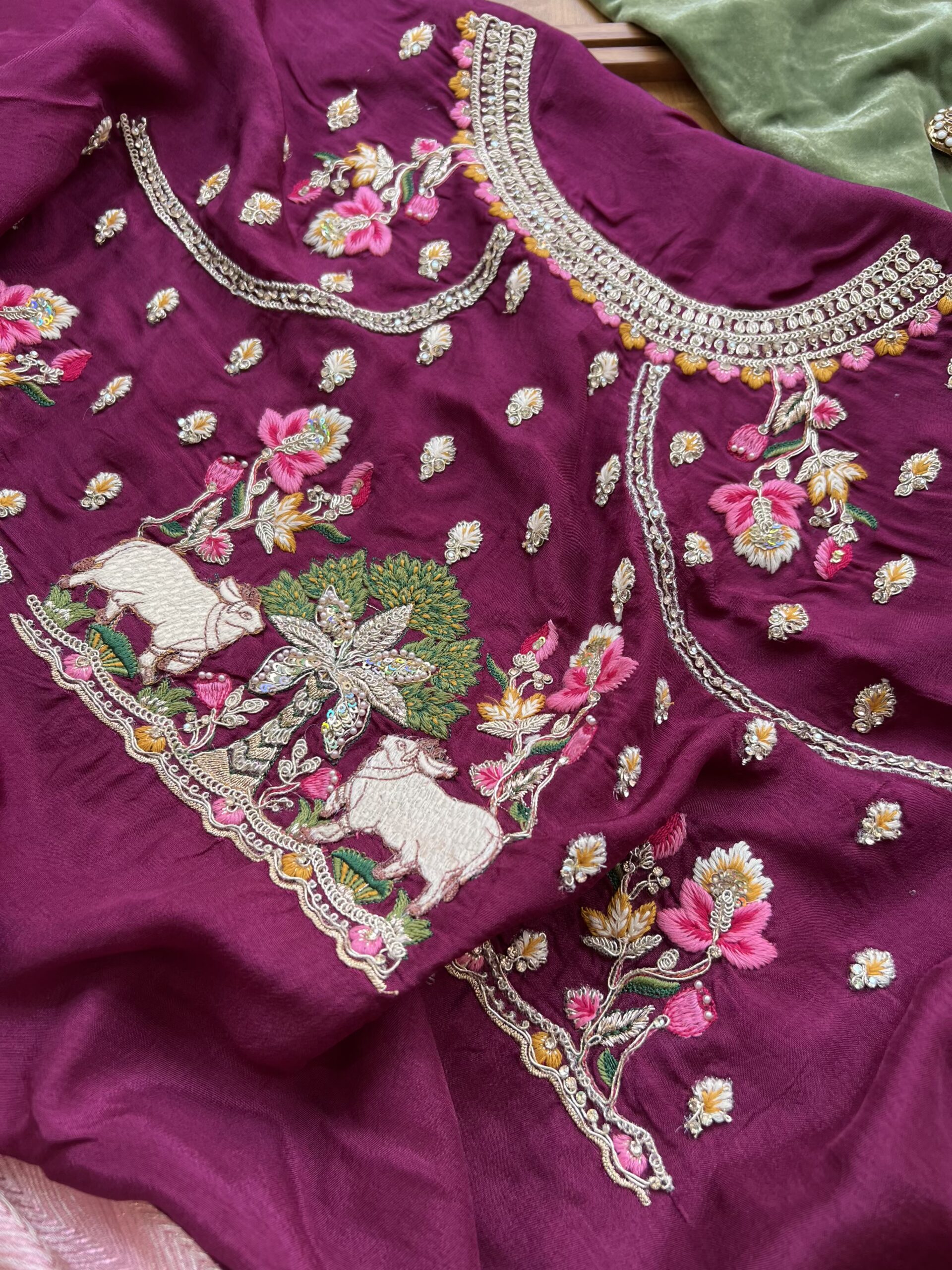 Baby Pink Gold Tone Pure Silk Saree With Vrindavan Scene Artwork - Image 8