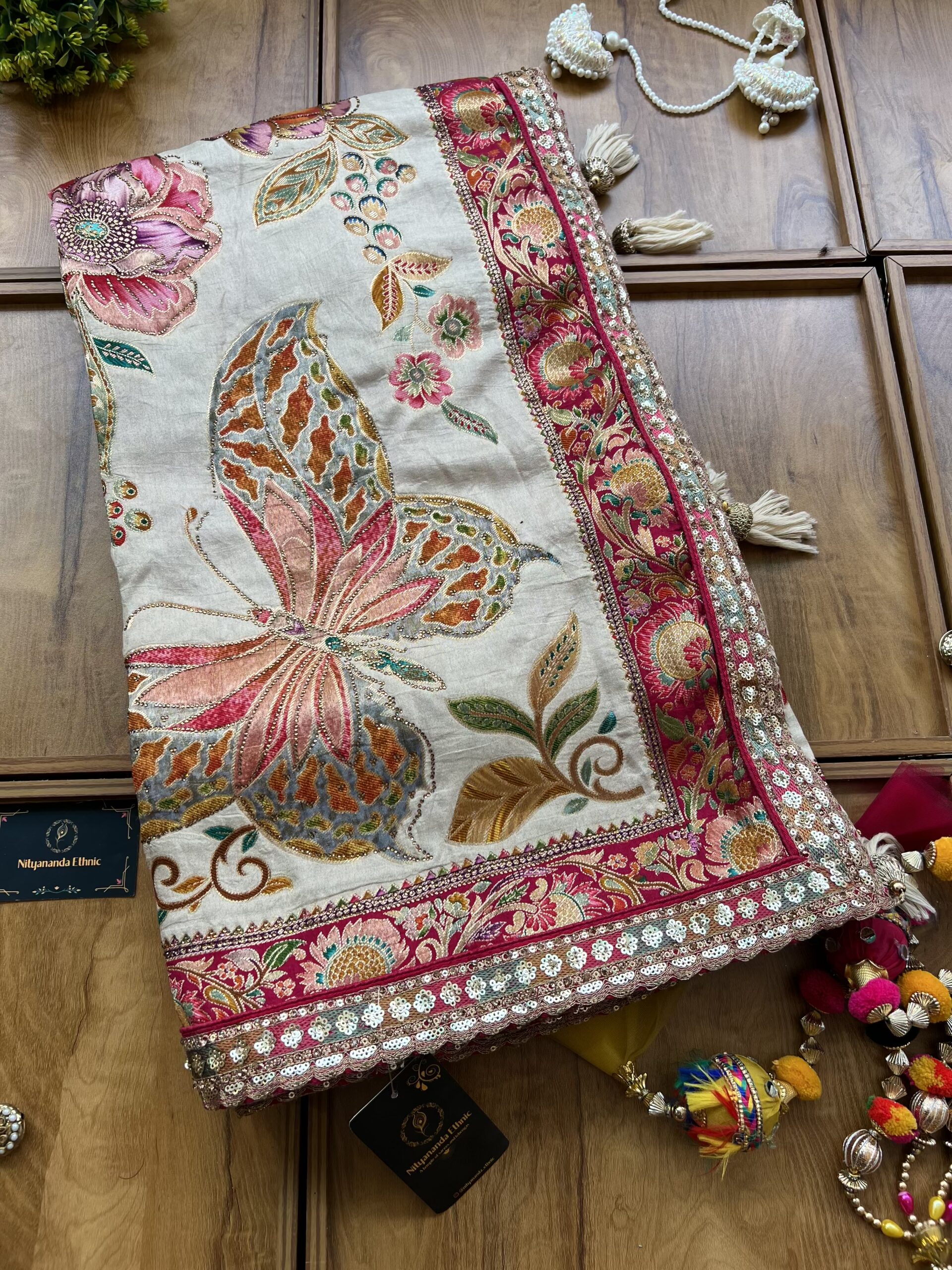 Ivory Maheshwari Silk Khaddi Rangkaat Saree with Stitched Blouse - Image 2