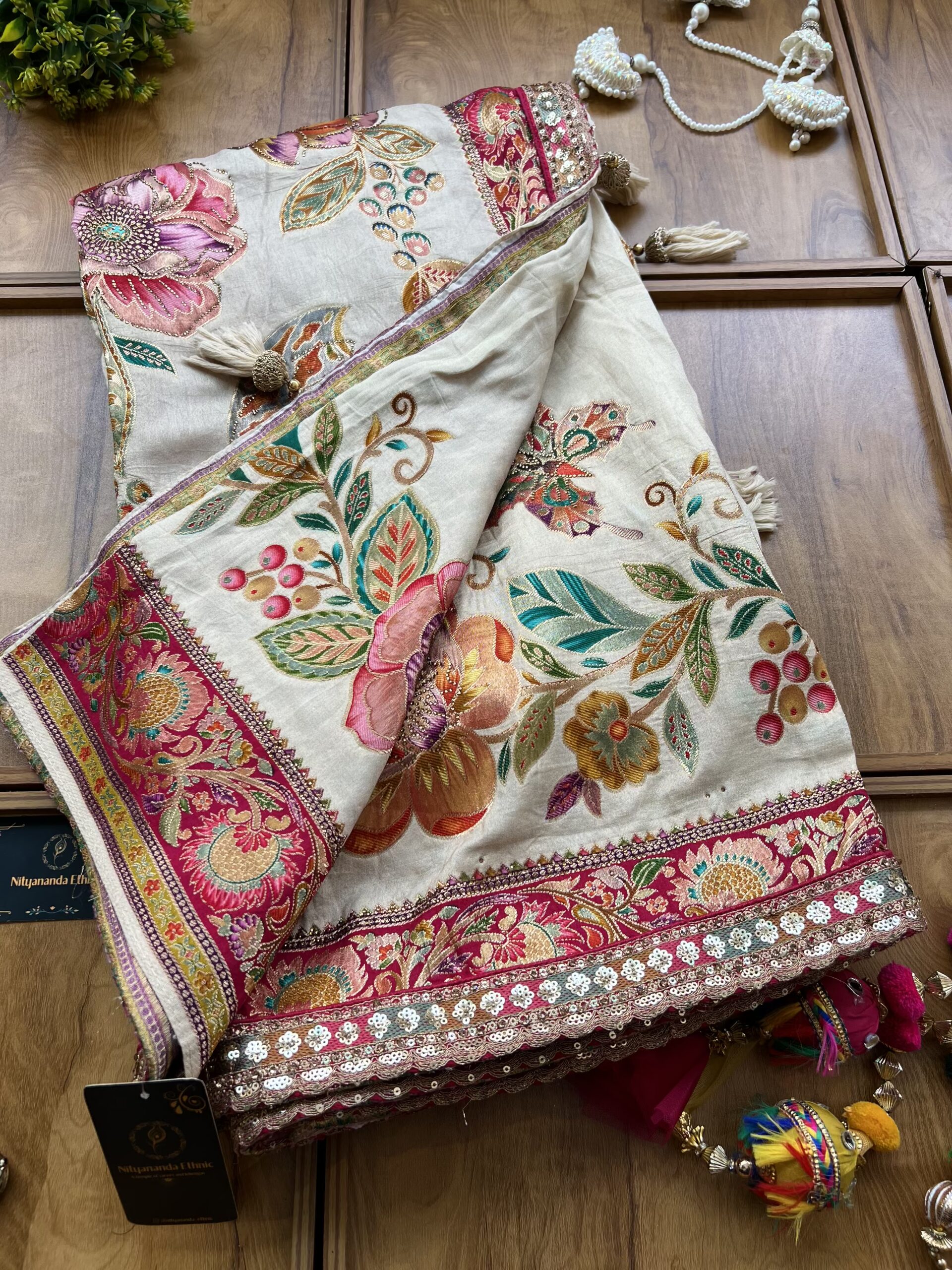 Ivory Maheshwari Silk Khaddi Rangkaat Saree with Stitched Blouse - Image 4