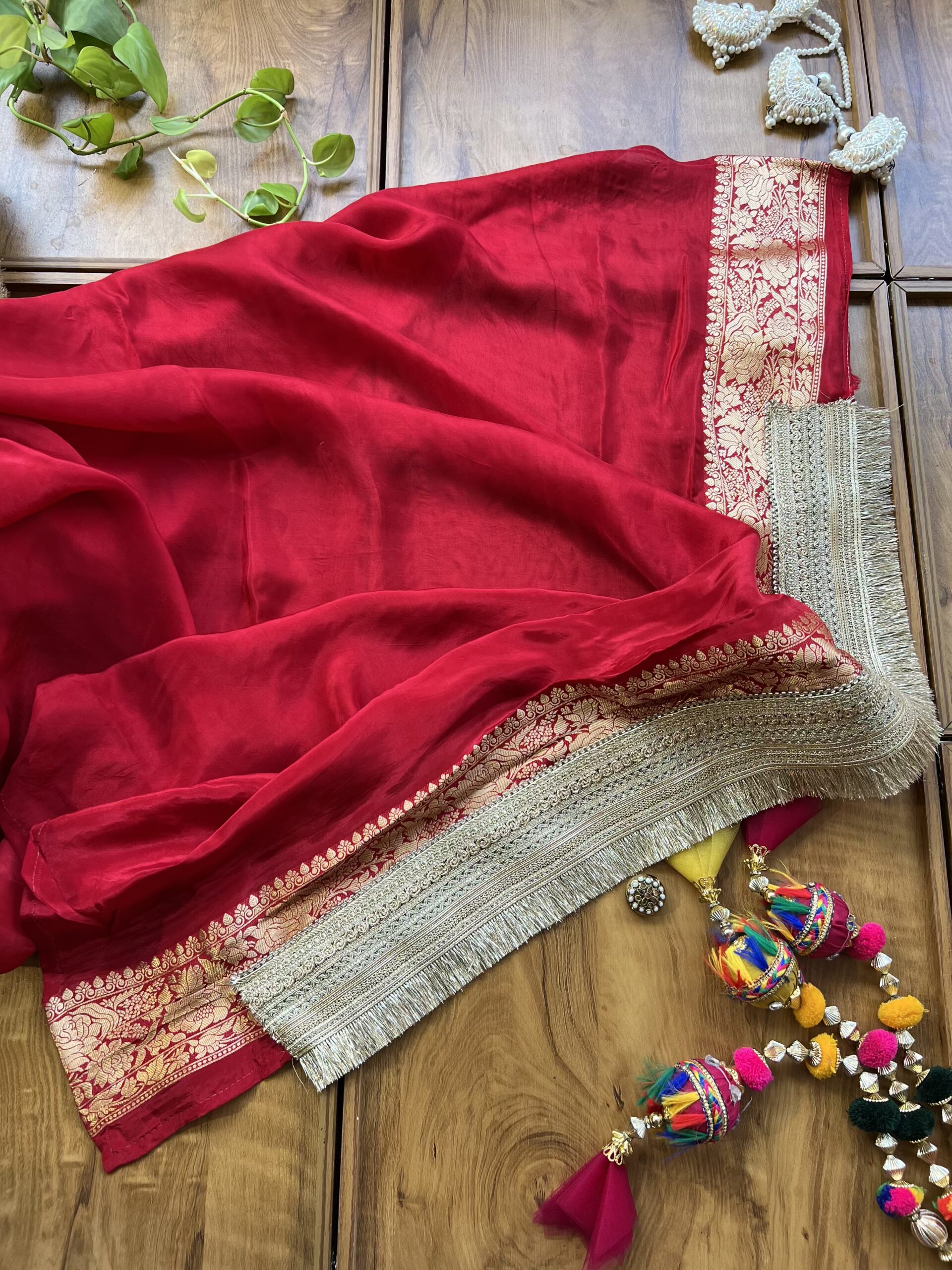Green Ho Silk Saree with Maharani Lace Border - Image 6