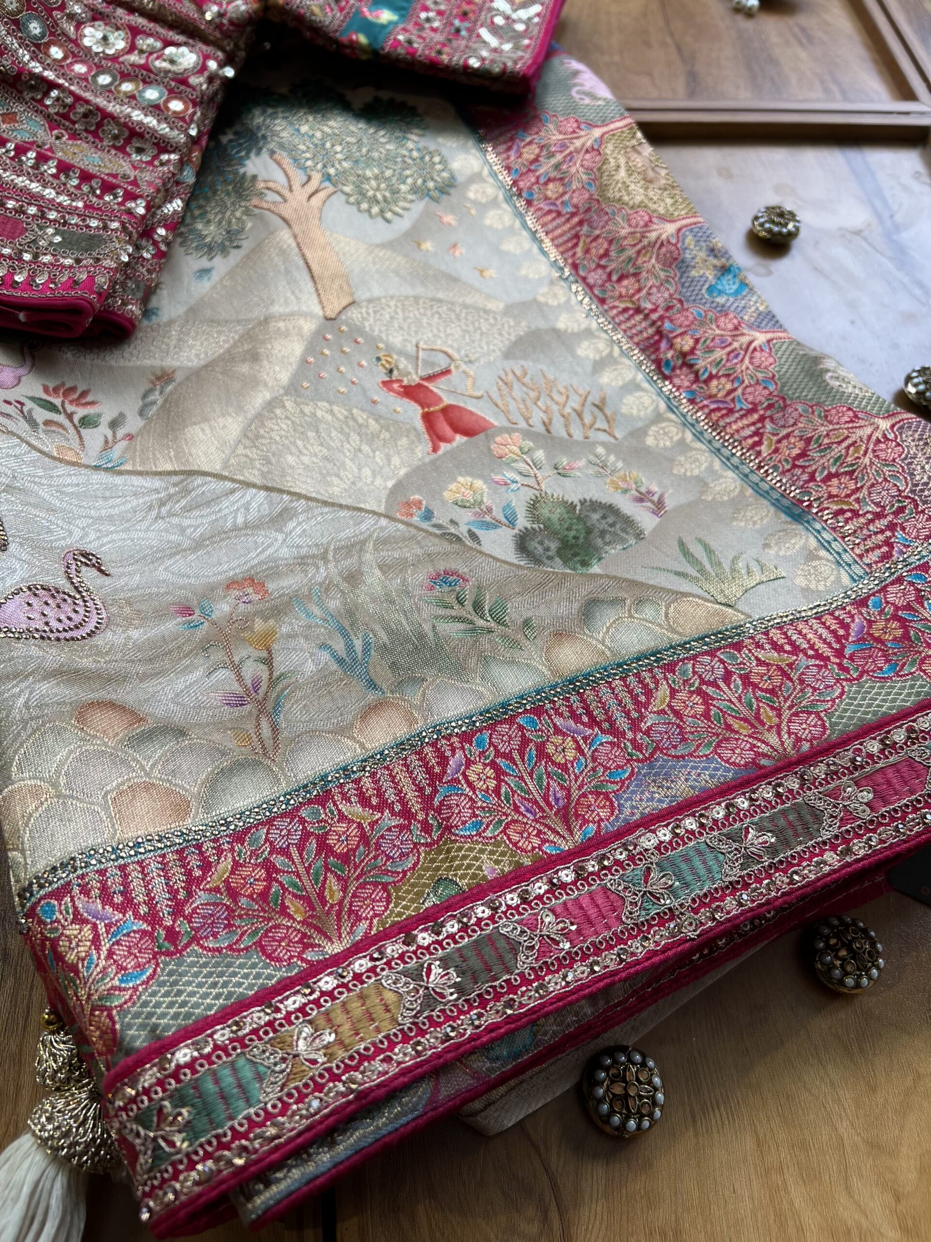 Ivory Gold Maheshwari Silk Saree with Khaddi Rangkaat & Scenic Artwork - Image 2