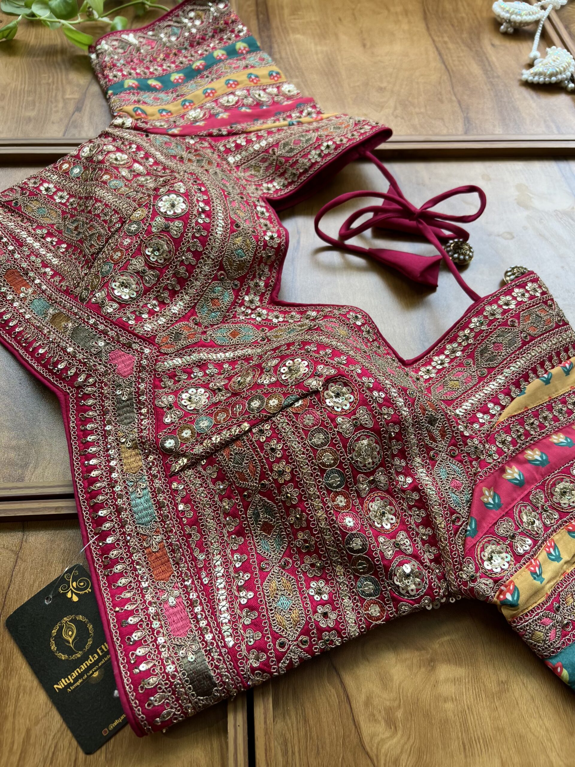 Ivory Gold Maheshwari Silk Saree with Khaddi Rangkaat & Scenic Artwork - Image 7