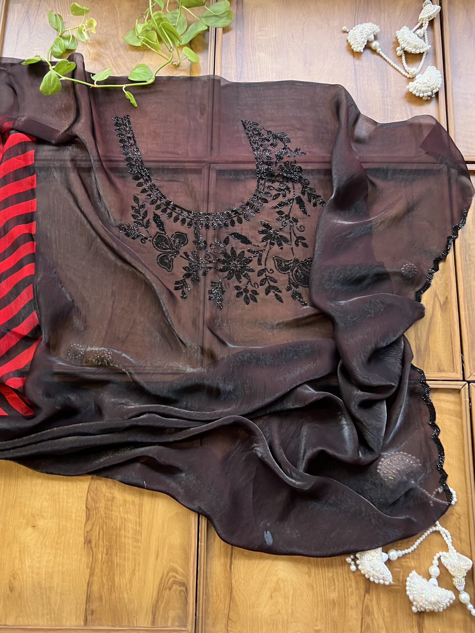 Red Black Leheriya Fendi Silk Saree with Stone Border - Image 4