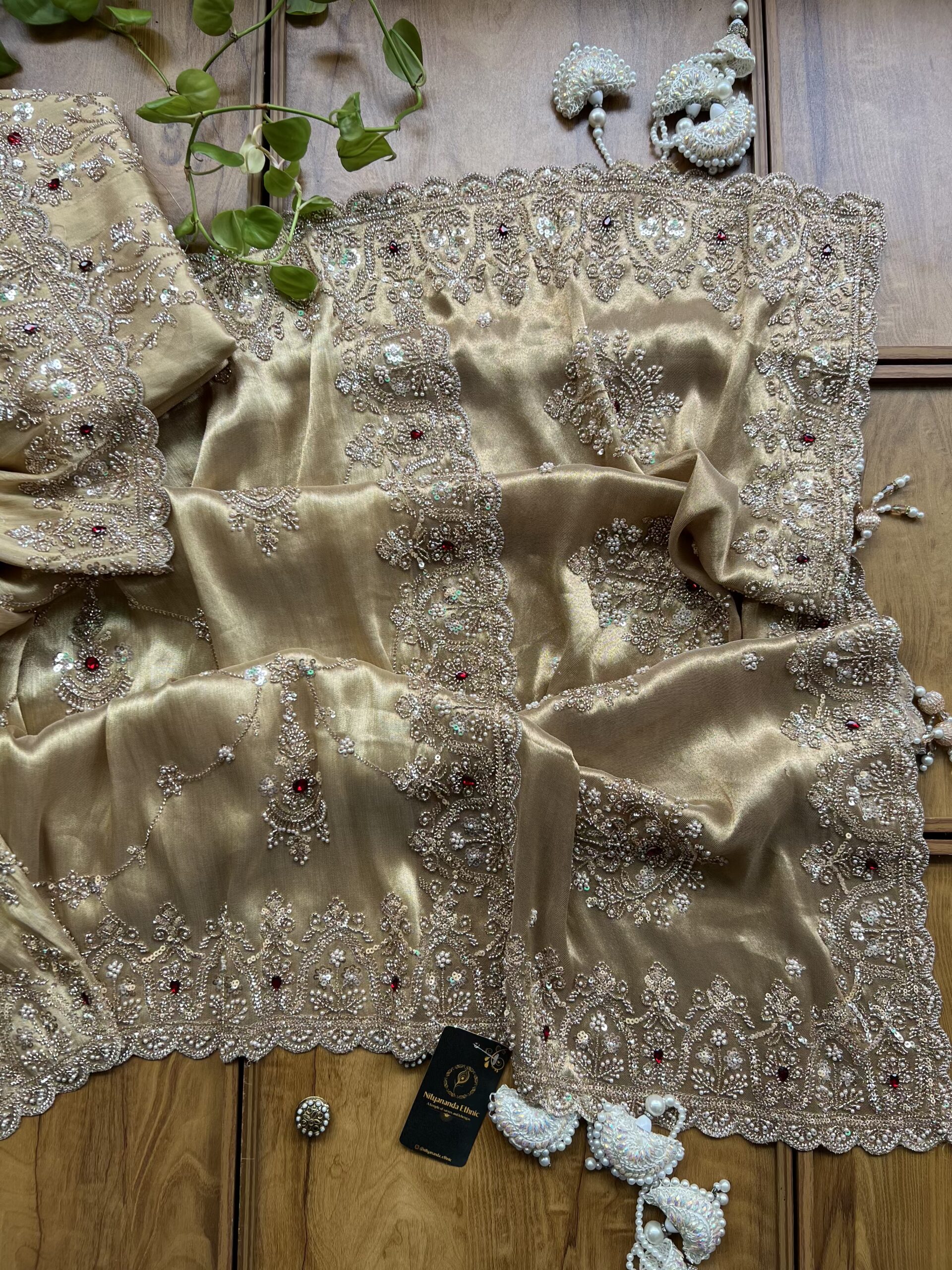 Golden Tissue Silk Heavy Jhumka Jaal Saree - Image 5