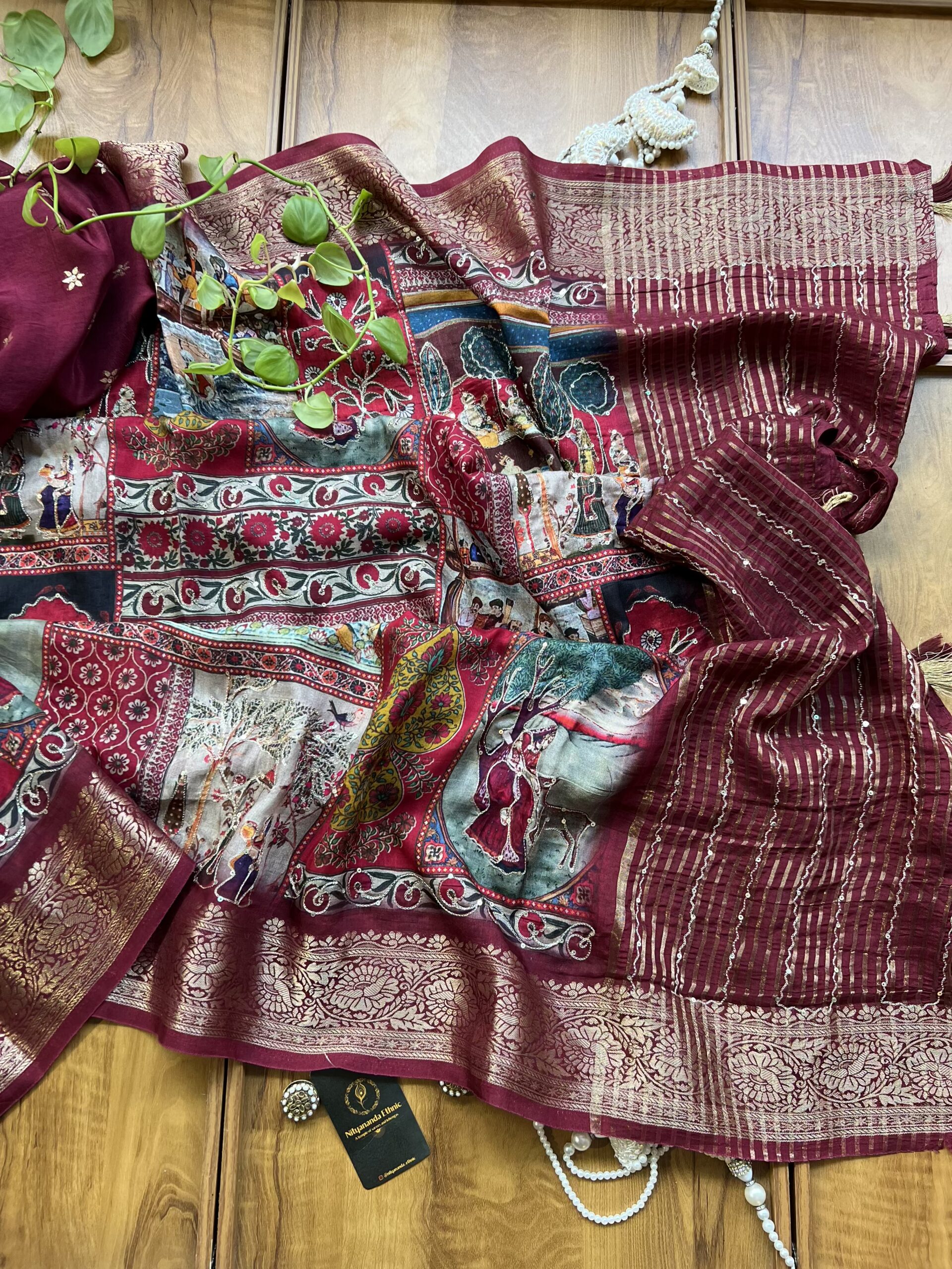 Maroon Multi Scenery Artwork Kasab Work Silk Saree - Image 4