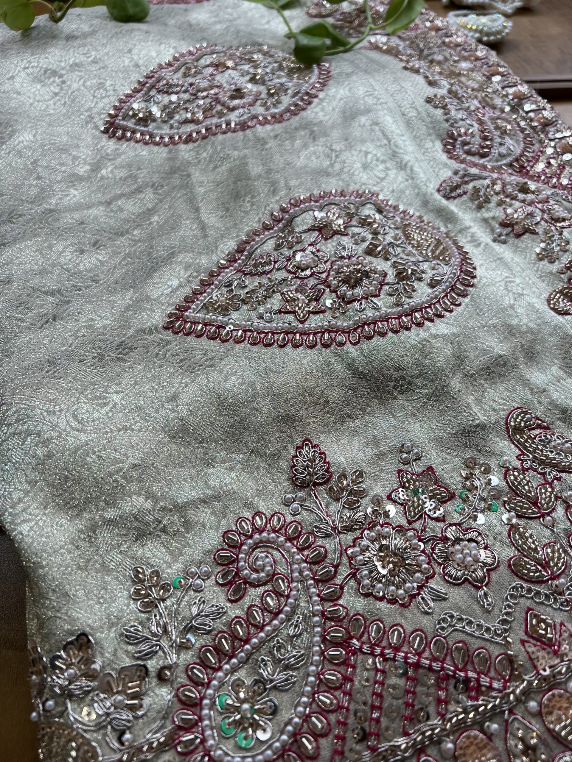 Ivory Gold Jacquard Self Handwork Kerry Border Bridal Saree with Magenta Blouse - Image 3