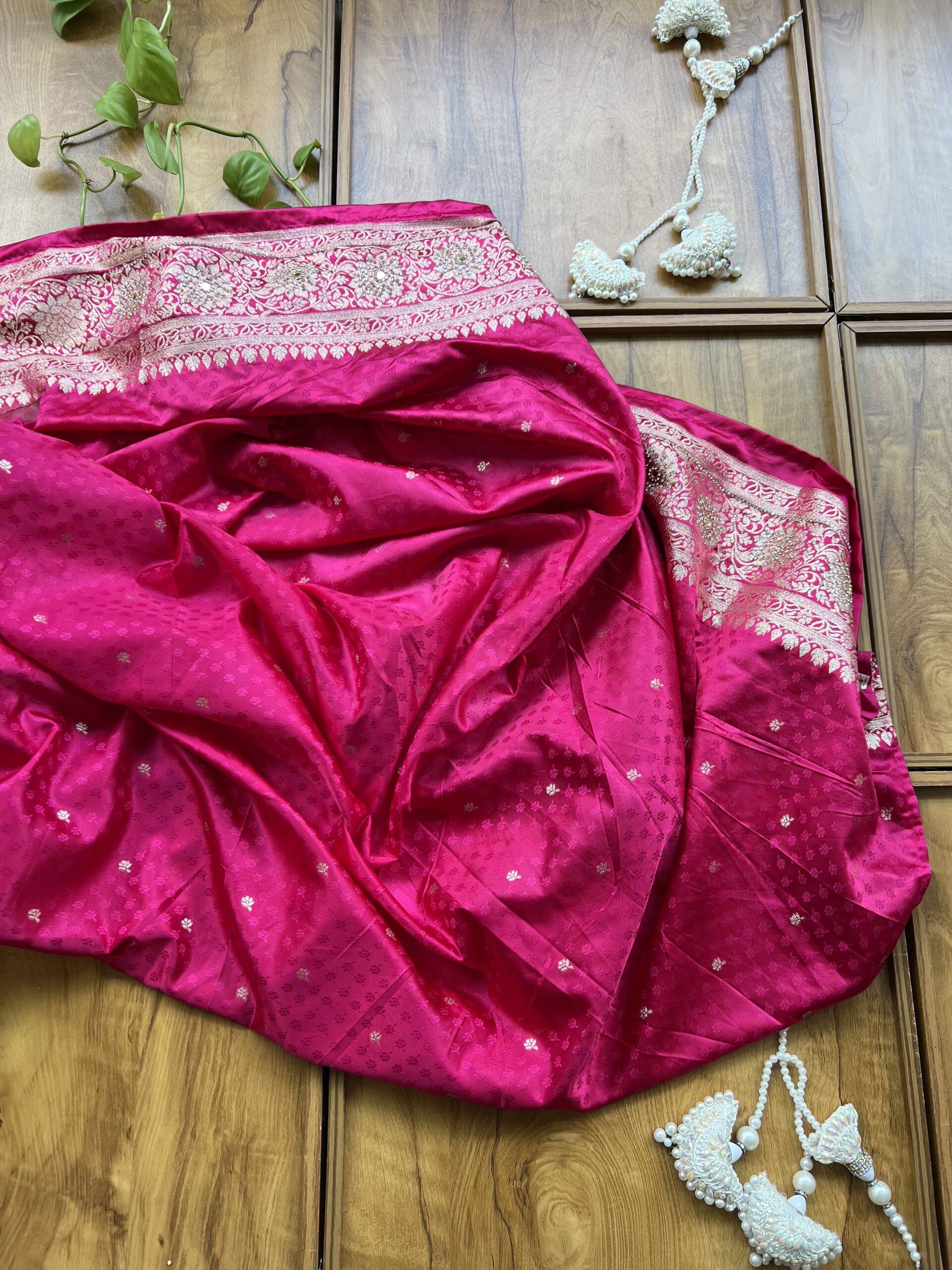 Cherry Red Satin Silk Woven Zari Meenakari Saree with Heavy Dupatta - Image 7