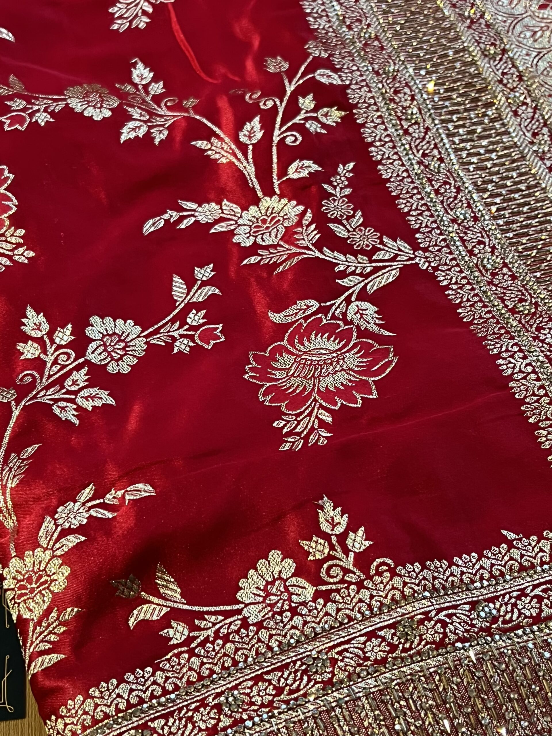 Red Satin Silk Woven Khaddi Work 3D Motifs Bel Jaal Saree - Image 3