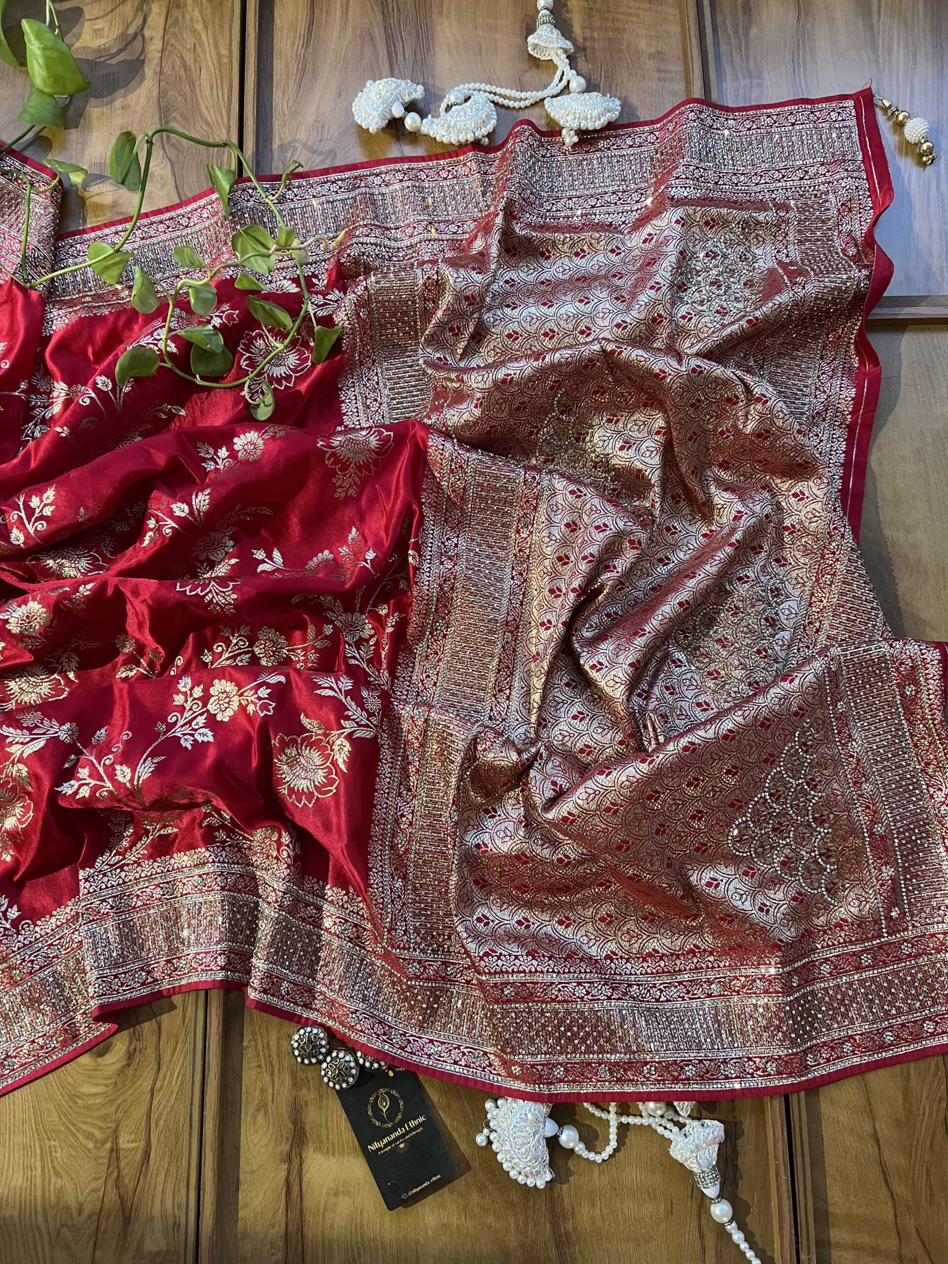 Red Satin Silk Woven Khaddi Work 3D Motifs Bel Jaal Saree - Image 5