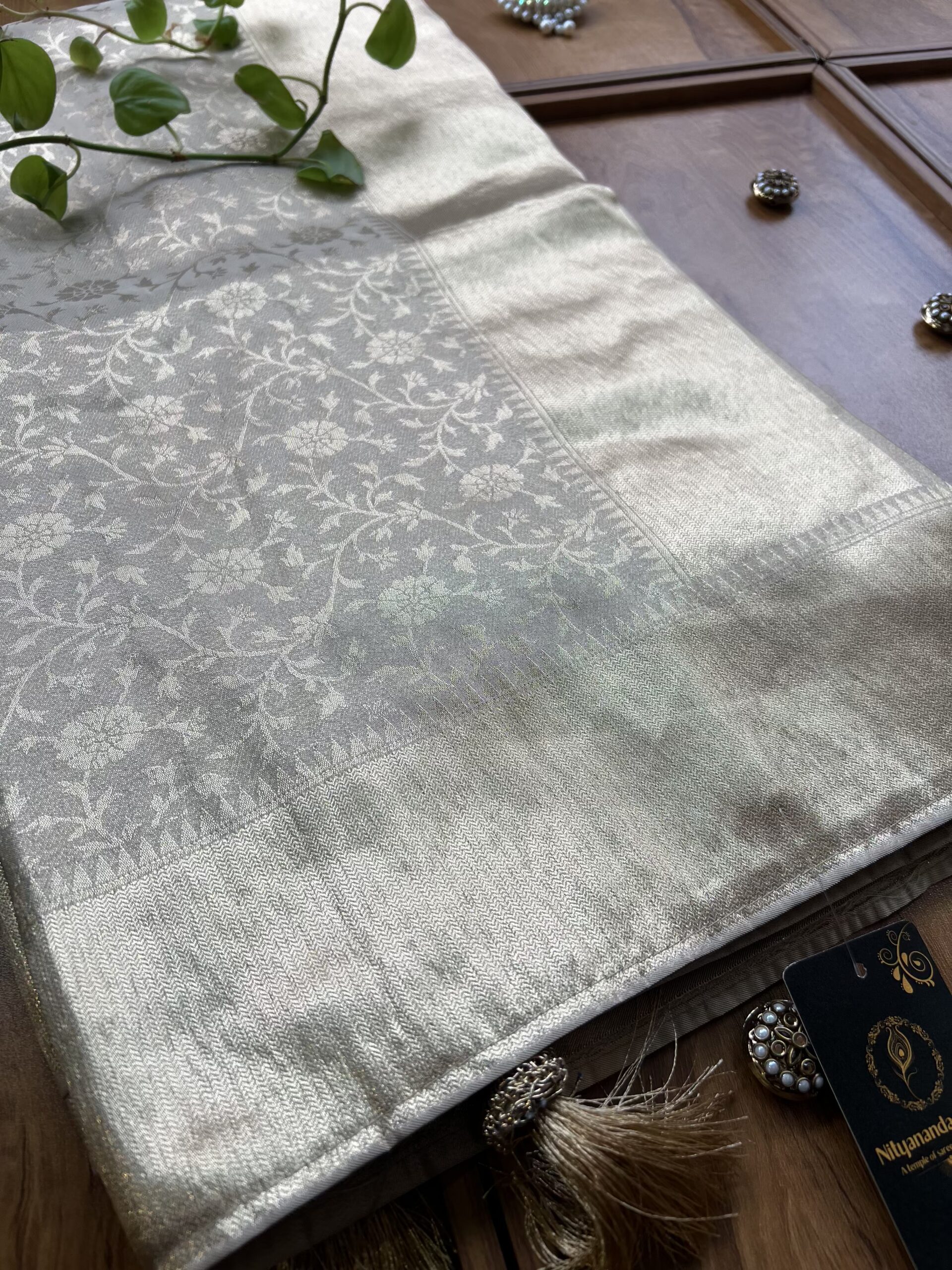 Cream Gold Silk Motifs Artwork Woven Saree - Image 2
