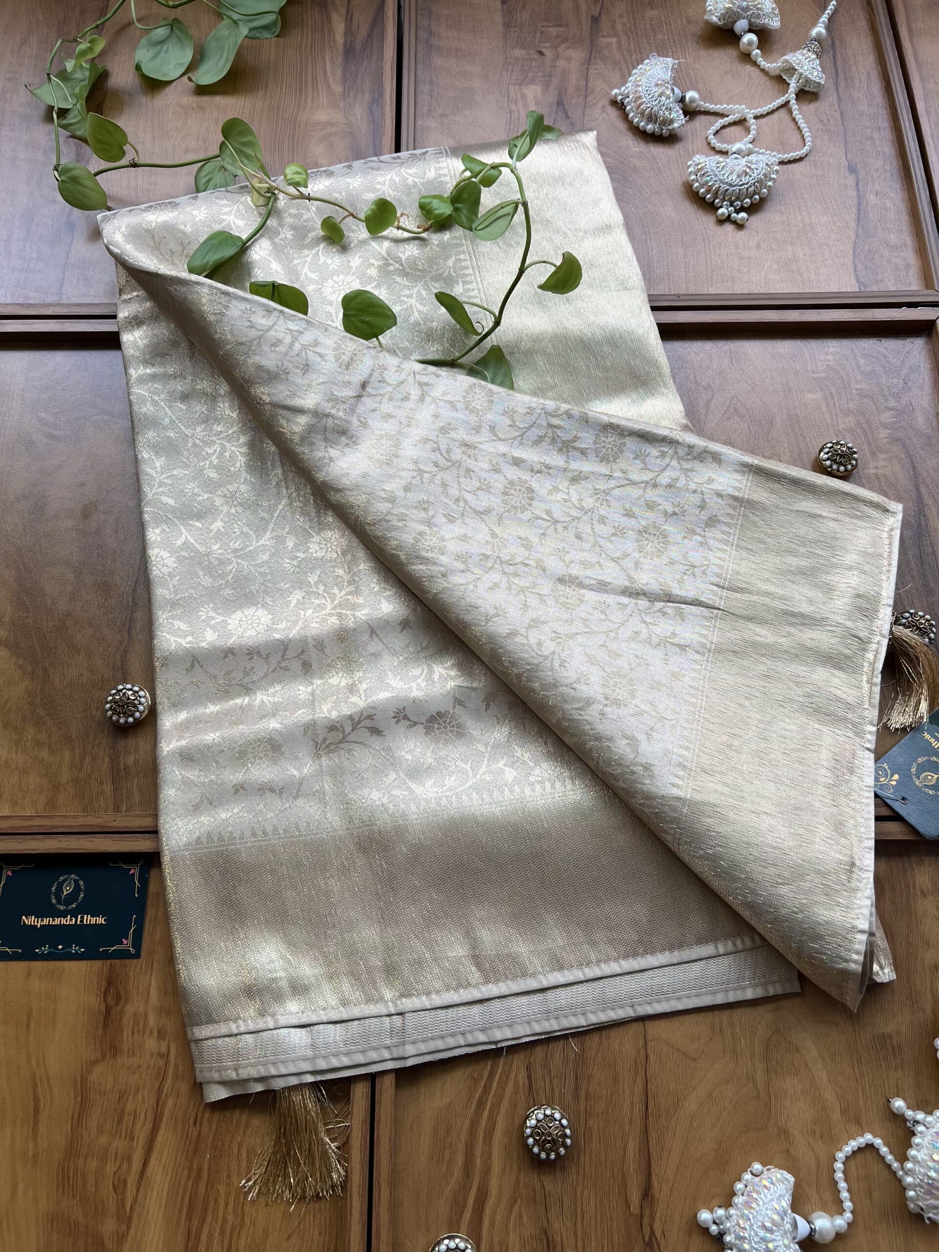 Cream Gold Silk Motifs Artwork Woven Saree - Image 3