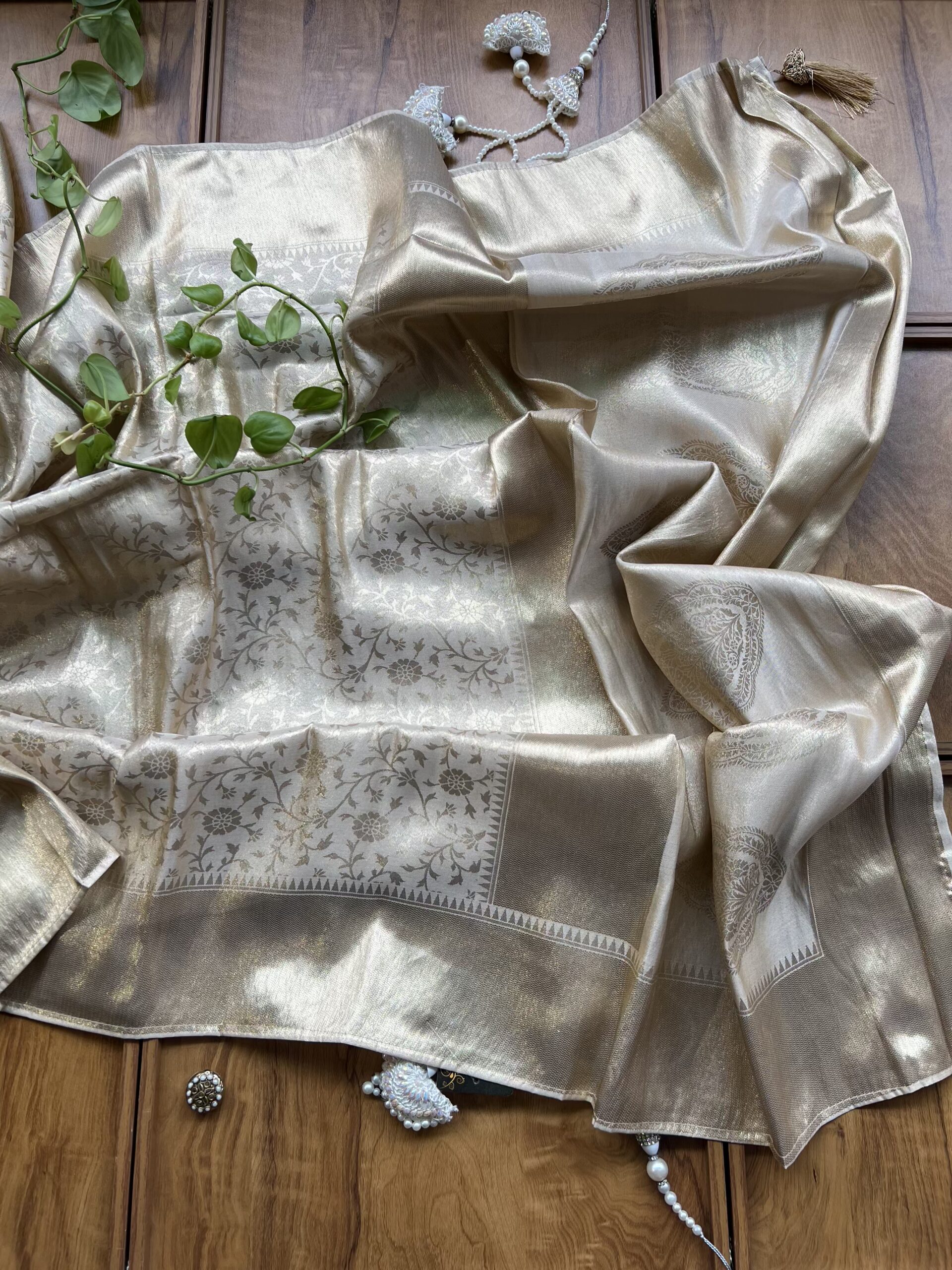 Cream Gold Silk Motifs Artwork Woven Saree - Image 4
