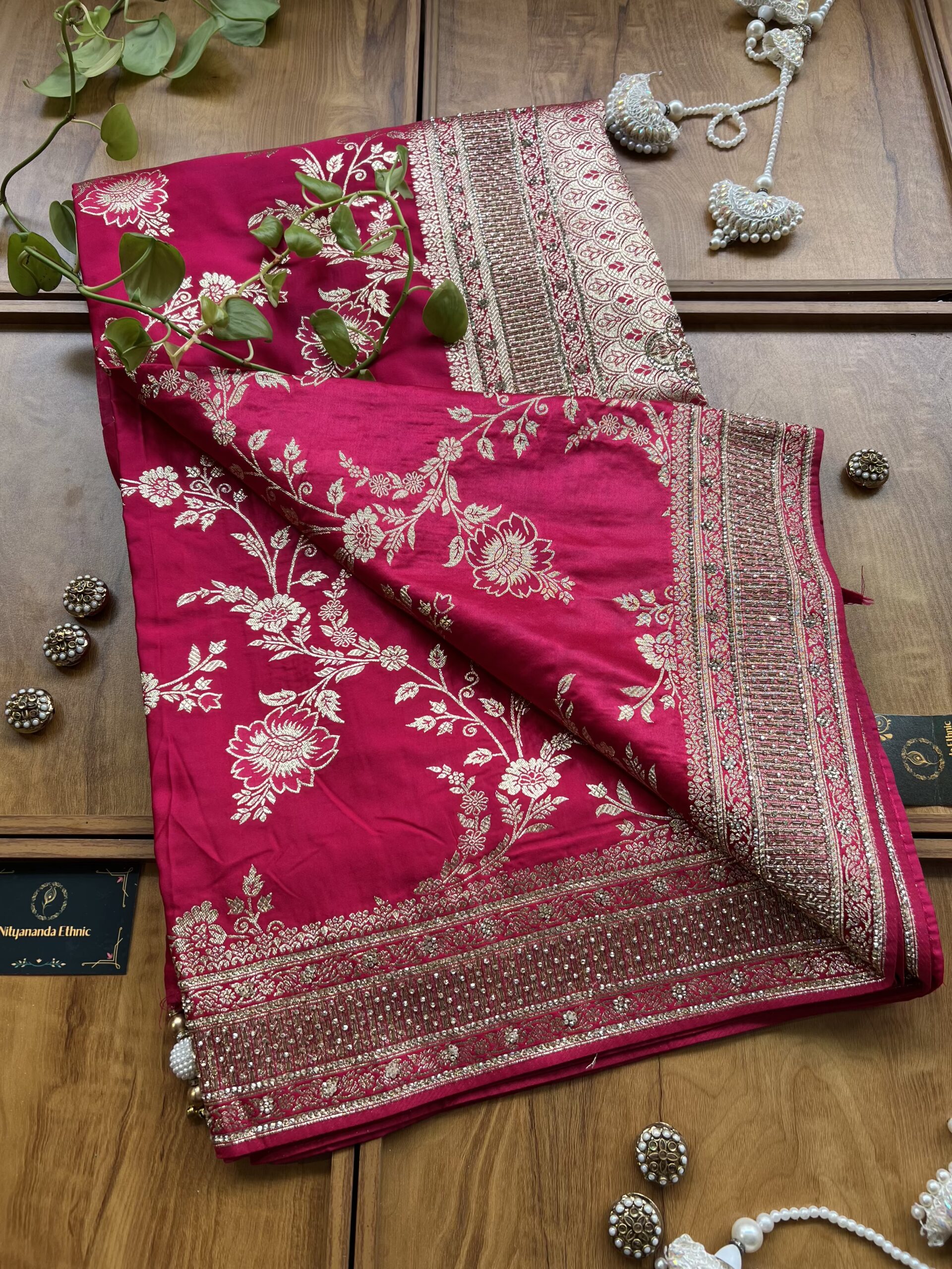 Magenta Satin Silk Woven Khaddi Work 3D Motifs Bel Jaal Saree - Image 4