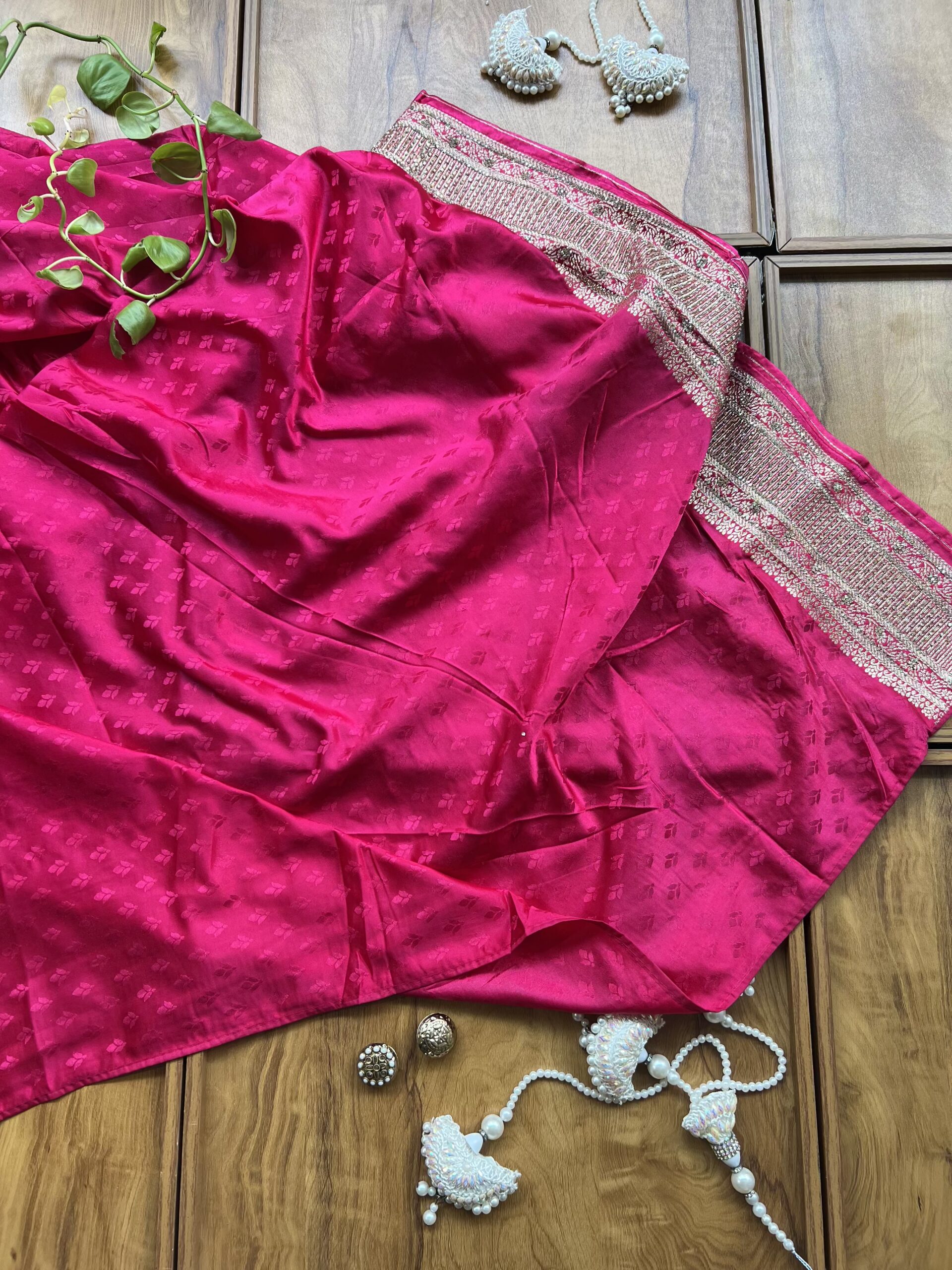 Magenta Satin Silk Woven Khaddi Work 3D Motifs Bel Jaal Saree - Image 6