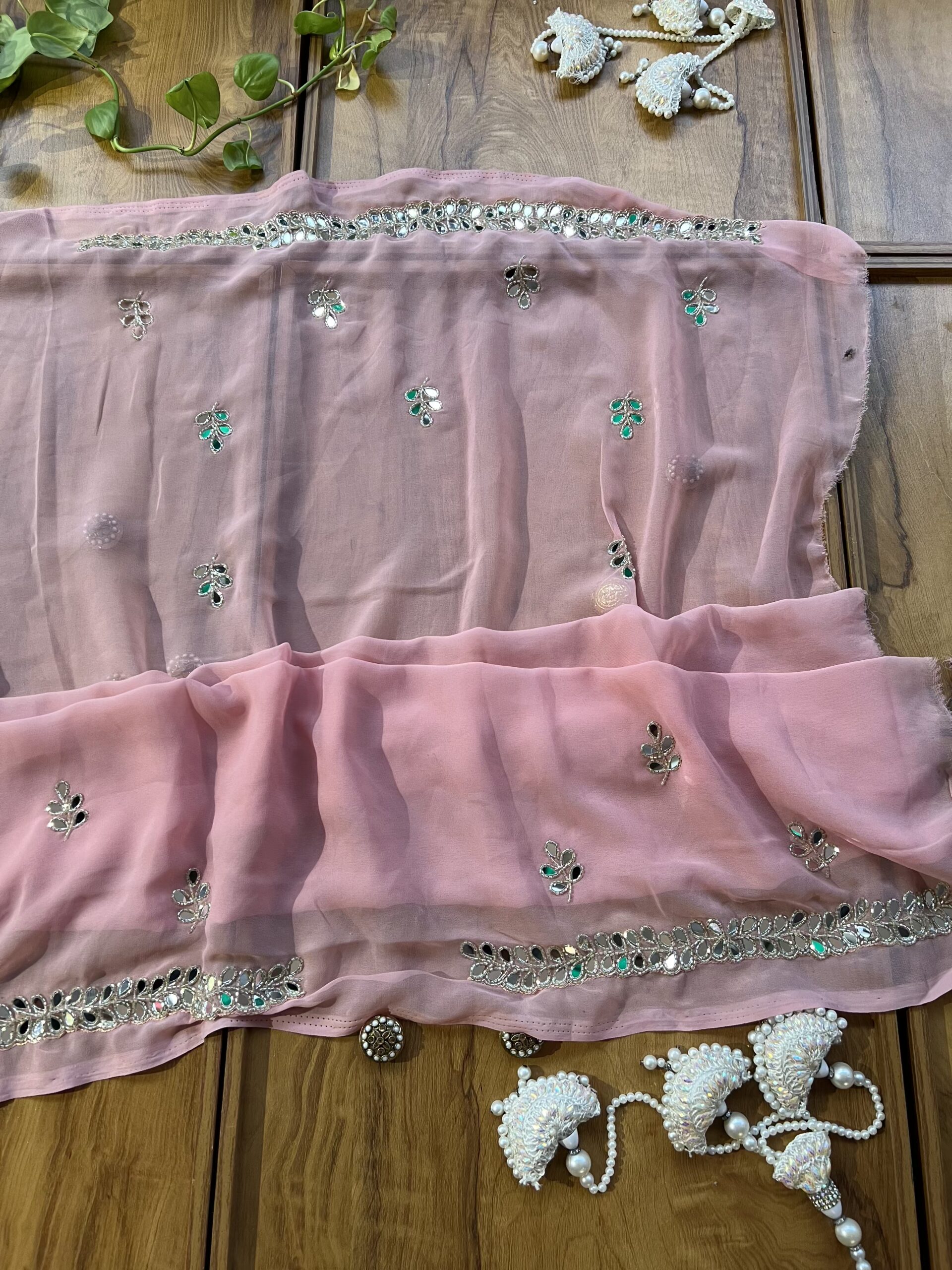 Pink Georgette Handwork Mirror Border Saree - Image 5
