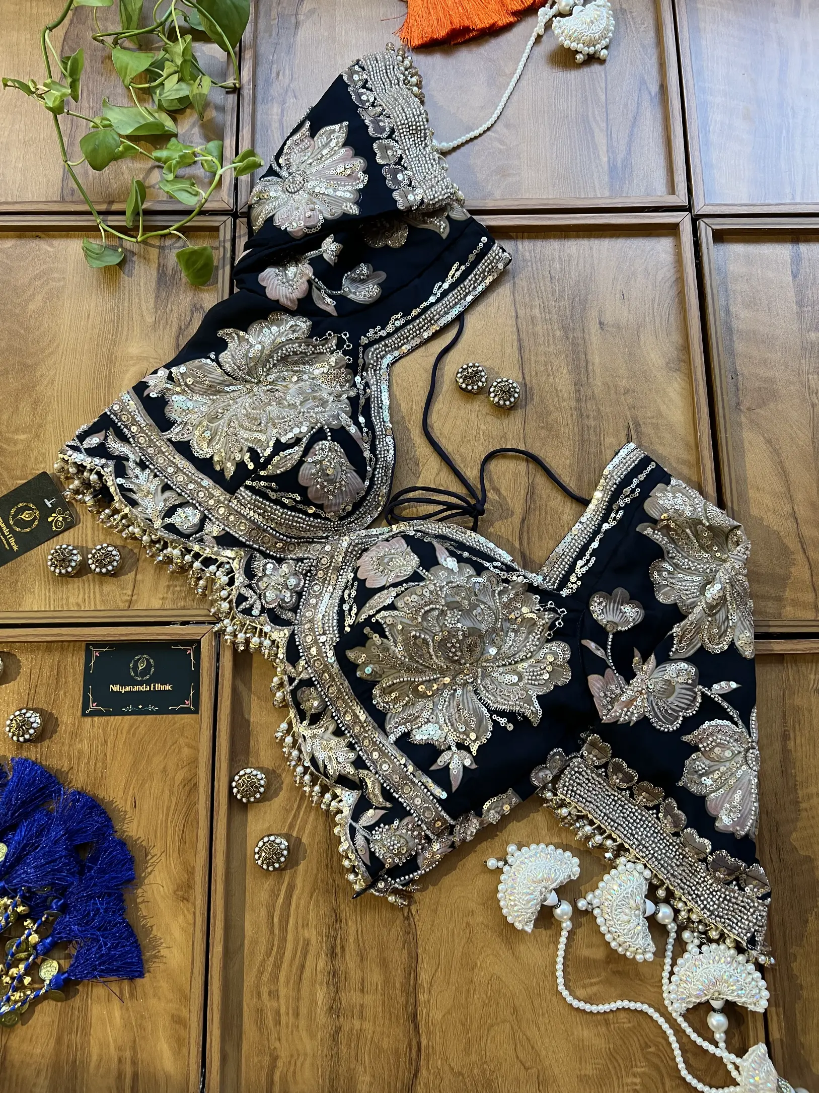 Navy Blue Organza Floral Printed Heavy Bel Jaal Handwork Saree - Image 6