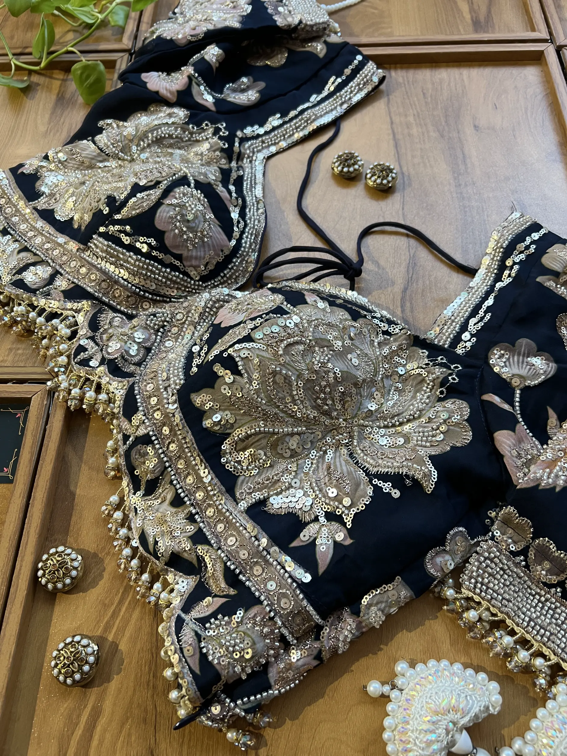 Navy Blue Organza Floral Printed Heavy Bel Jaal Handwork Saree - Image 7
