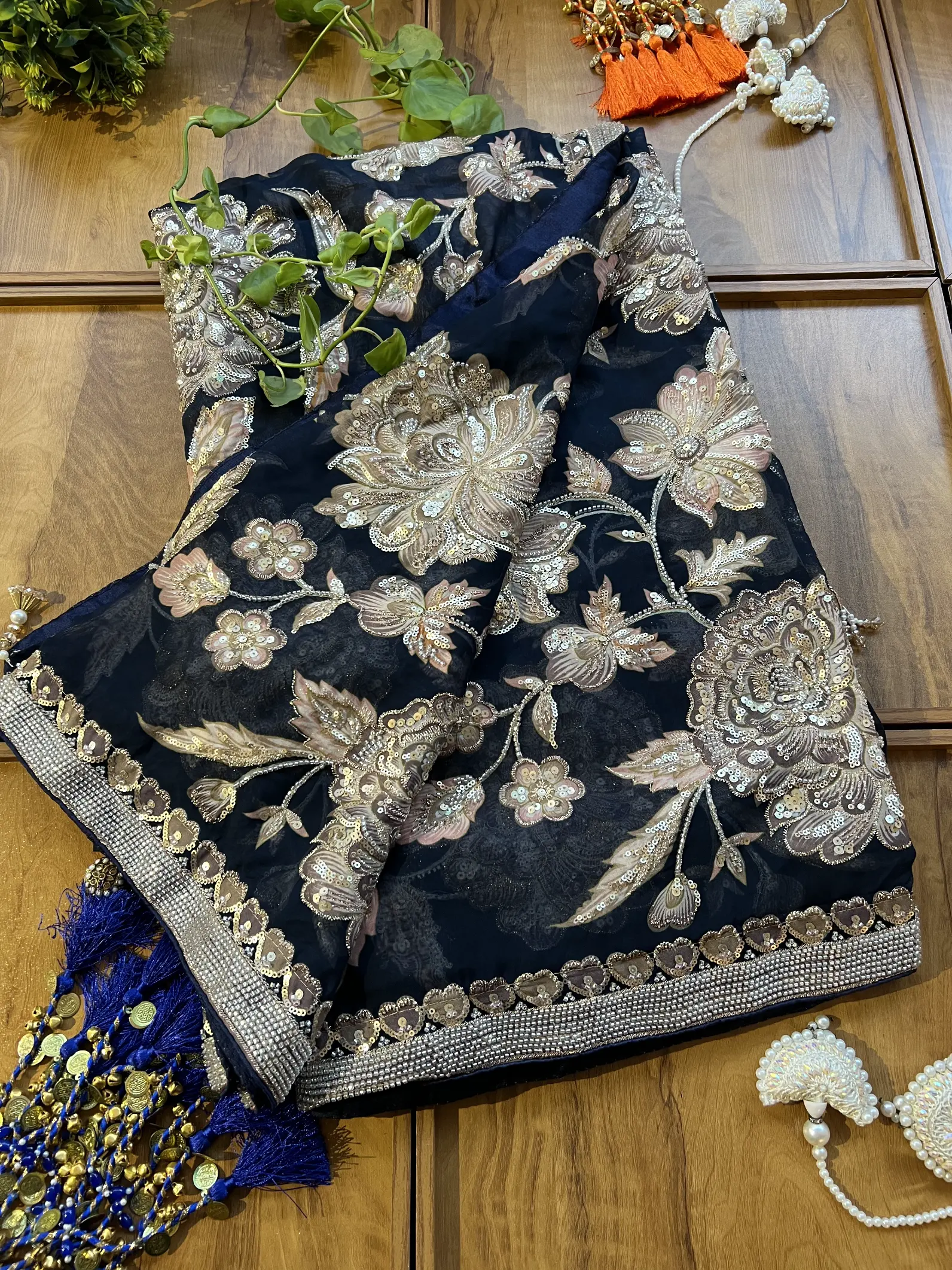 Navy Blue Organza Floral Printed Heavy Bel Jaal Handwork Saree - Image 4