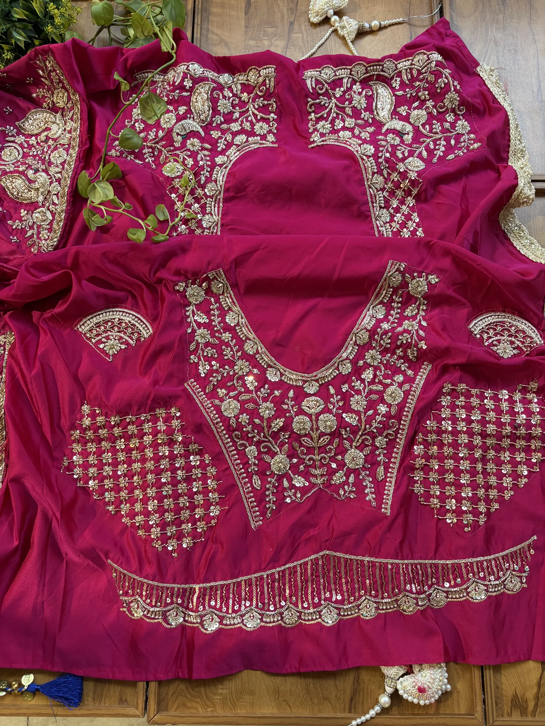Rani Satin Maharani Heavy Royal Border Jadau Handwork Saree - Image 9