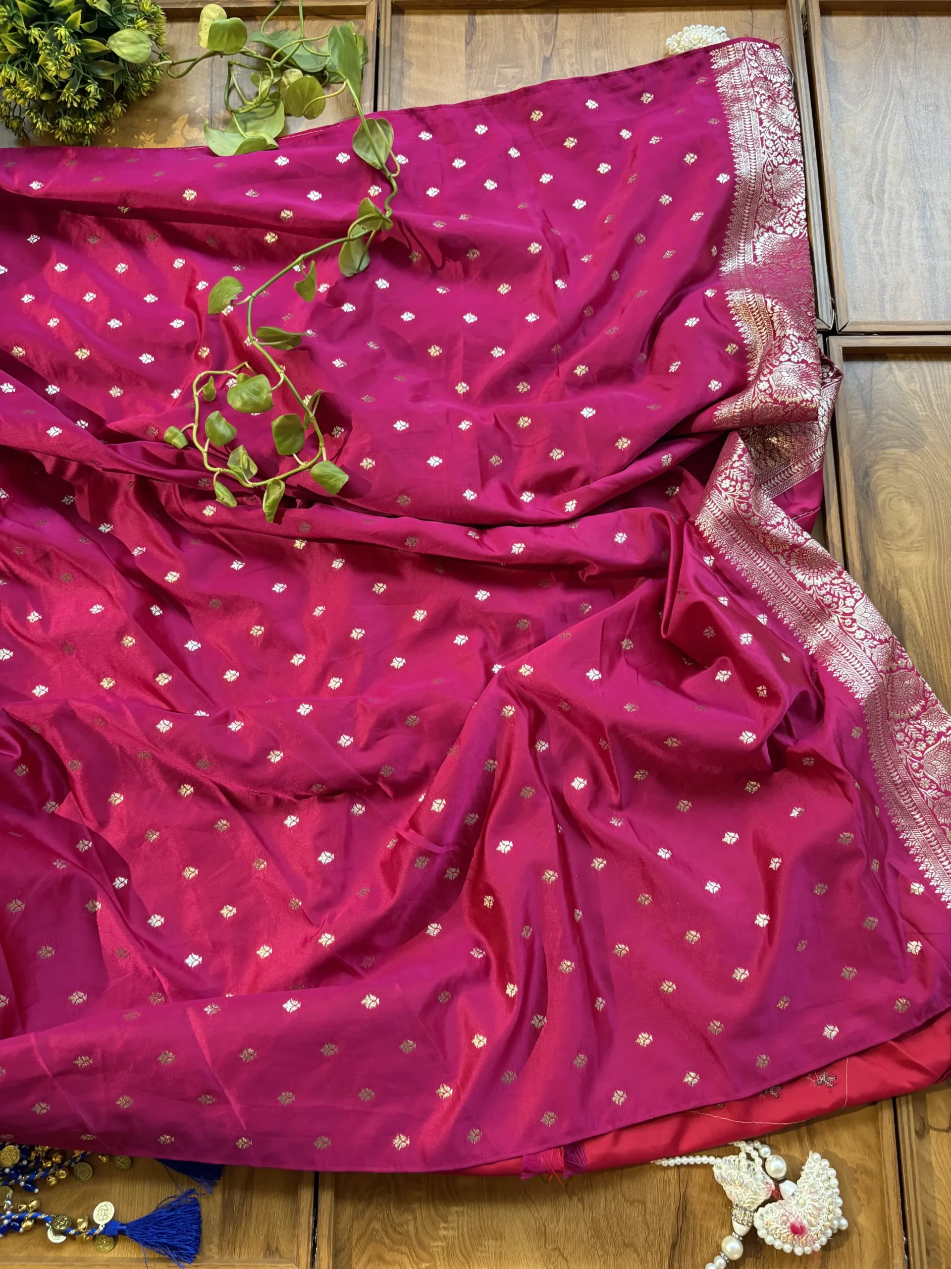 Rani Satin Maharani Heavy Royal Border Jadau Handwork Saree - Image 8
