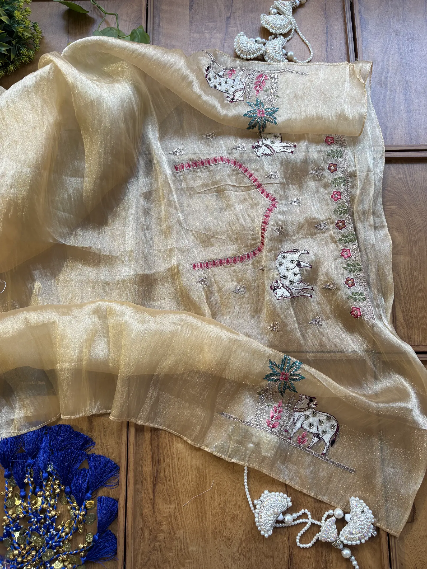 Lemon Gold Gaiya Heavy Resham Handwork Border Saree - Image 5