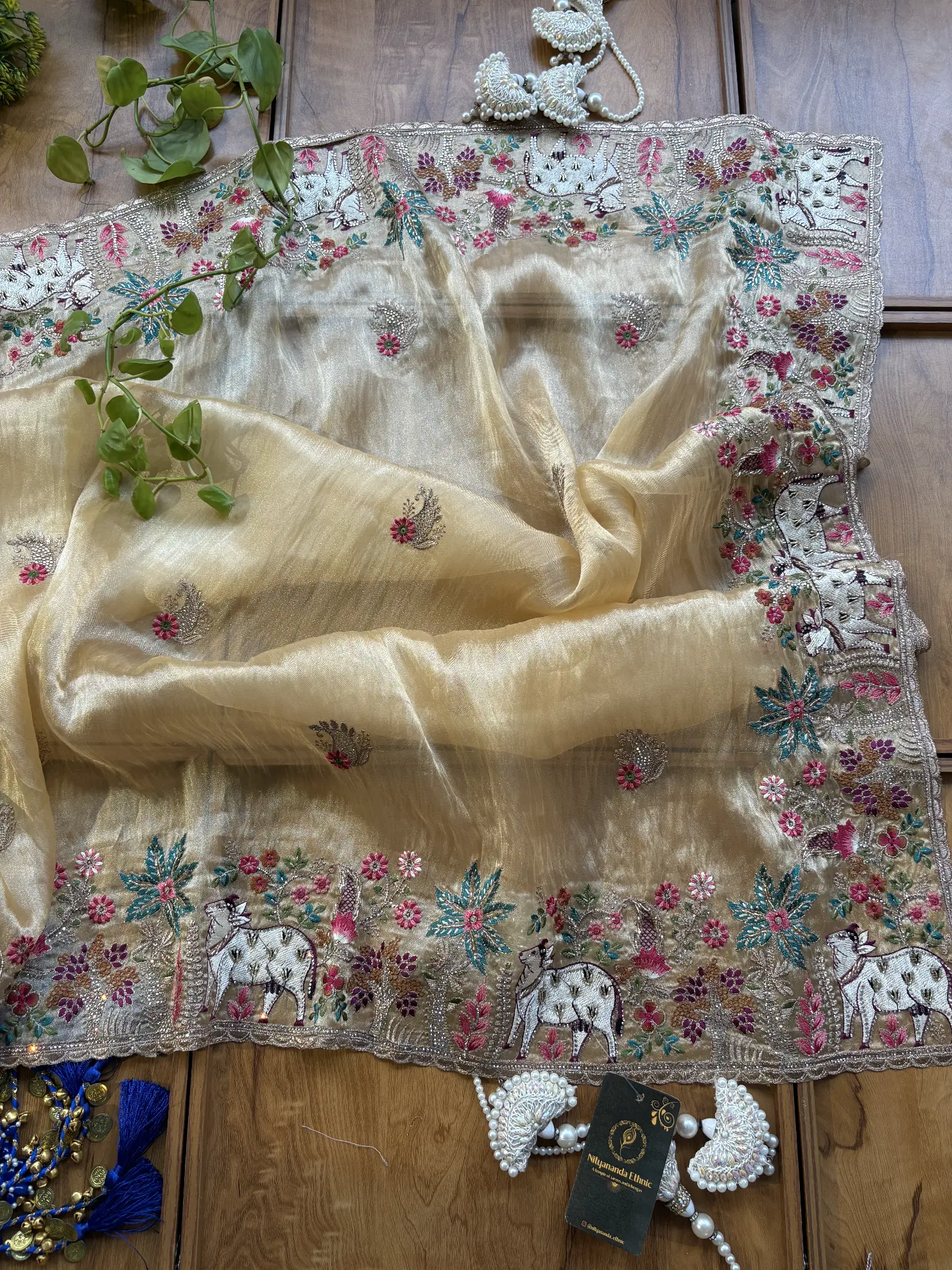 Lemon Gold Gaiya Heavy Resham Handwork Border Saree - Image 4