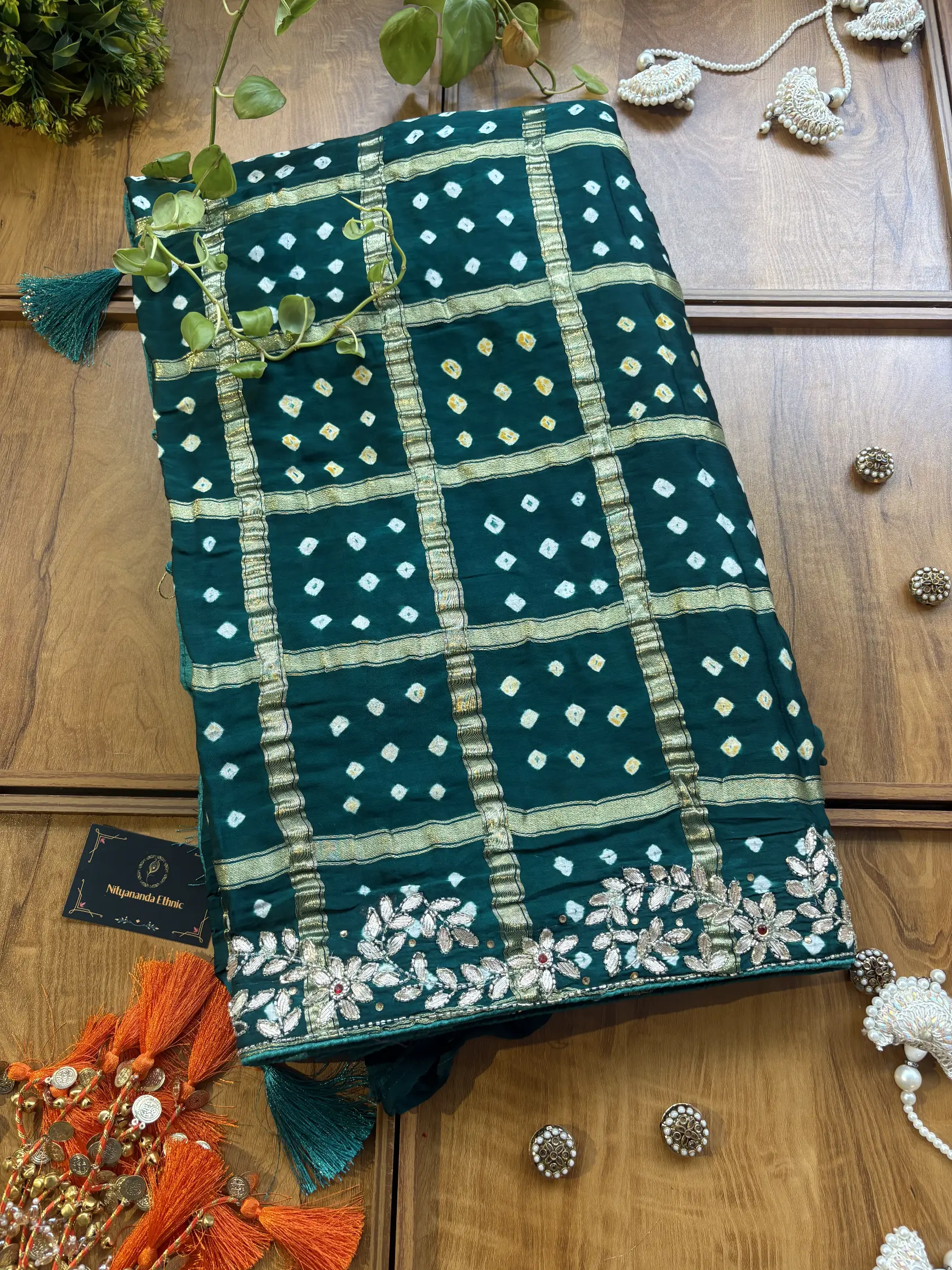 Green Gajji Silk Lakdi Patta Handwork Bandhani Gota Saree - Image 4