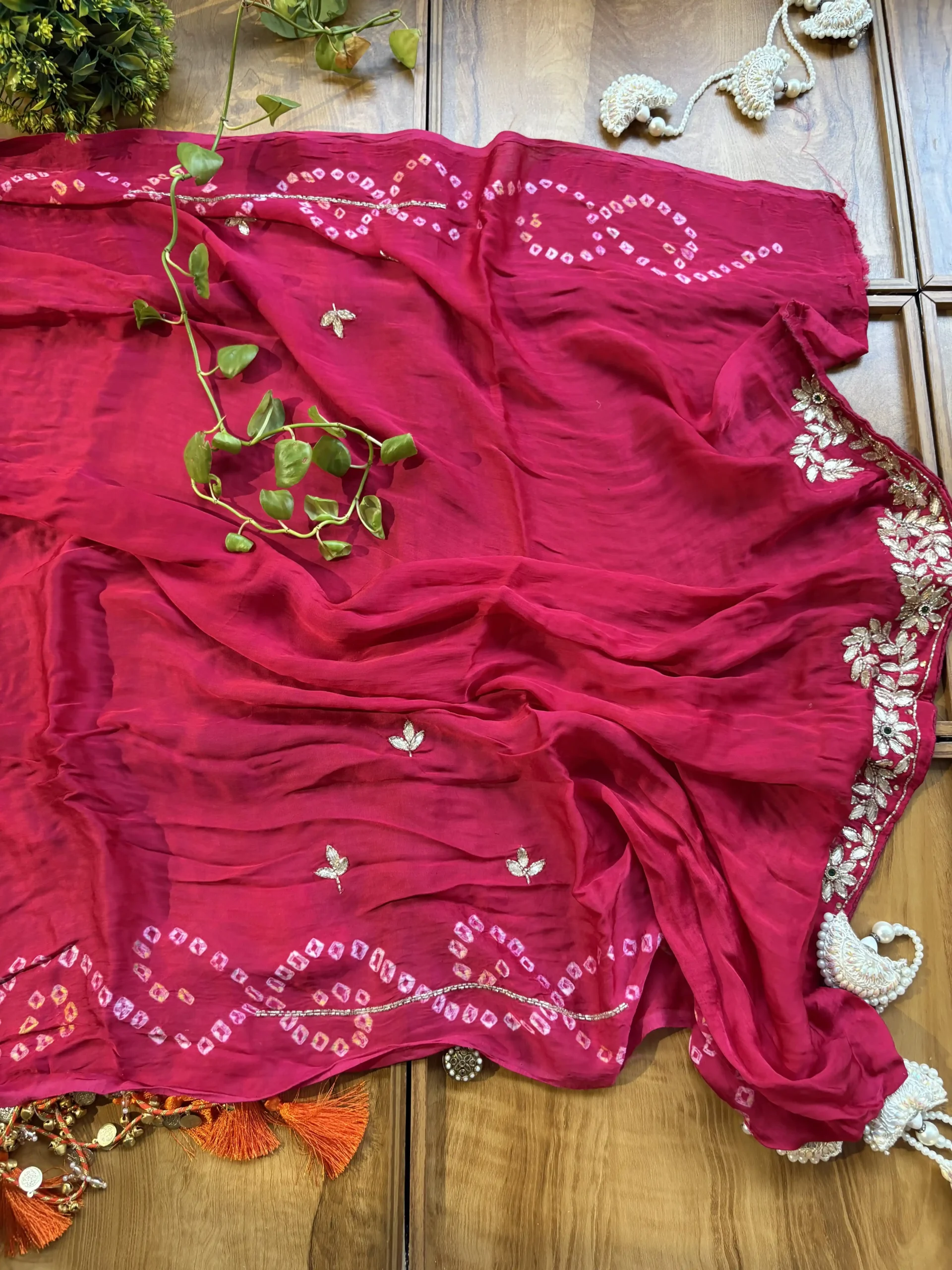 Gajri Gajji Silk Lakdi Patta Handwork Bandhani Gota Saree - Image 5