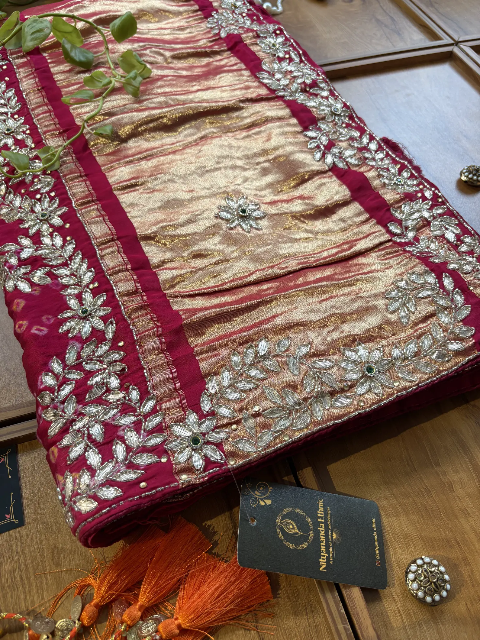 Gajri Gajji Silk Lakdi Patta Handwork Bandhani Gota Saree - Image 2