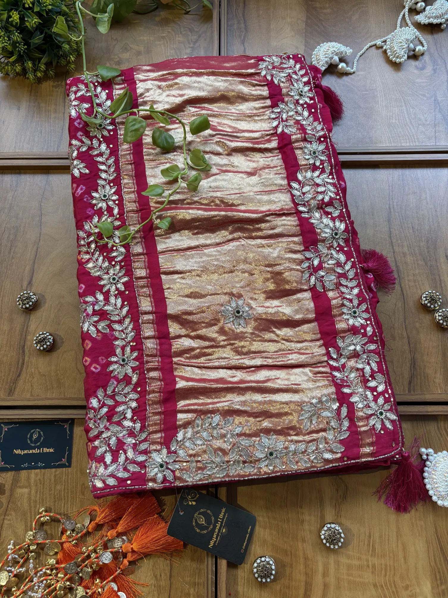 Gajri Gajji Silk Lakdi Patta Handwork Bandhani Gota Saree