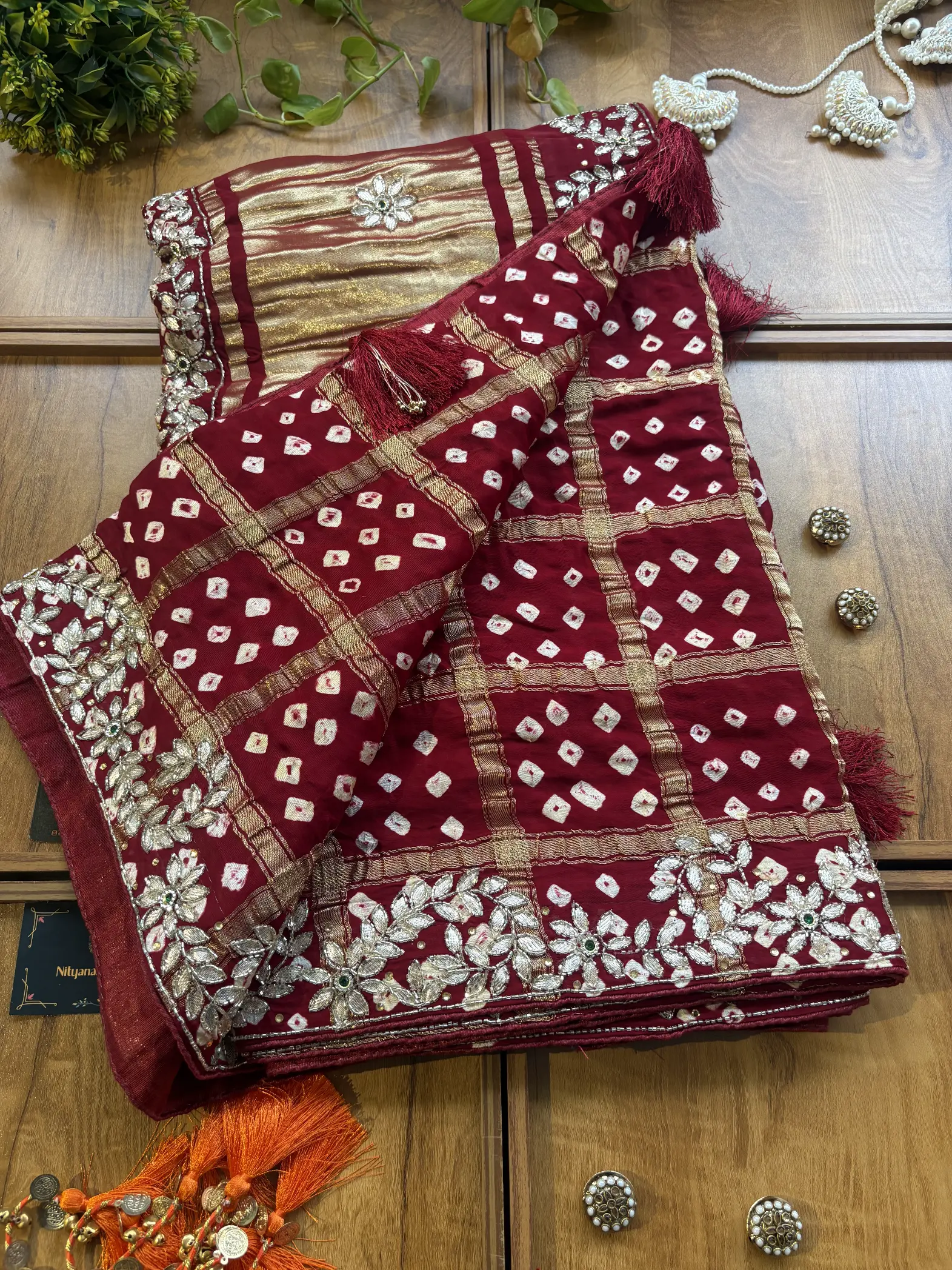 Maroon Gajji Silk Lakdi Patta Handwork Bandhani Gota Saree - Image 3