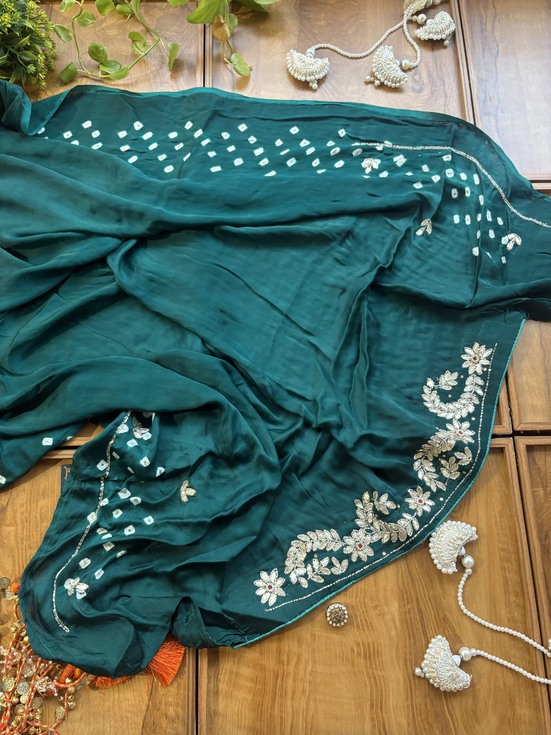Green Gajji Silk Lakdi Patta Handwork Bandhani Gota Saree - Image 7